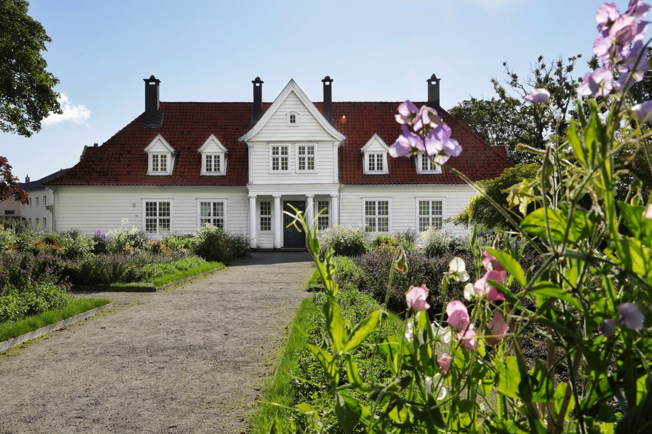 Bilde av hovedbygning på Stend vgs