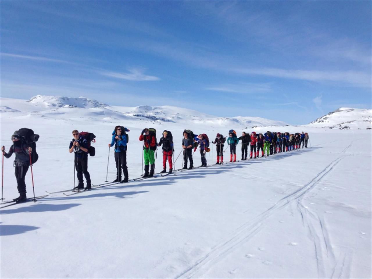 Bildet  viser elever på fjellskitur