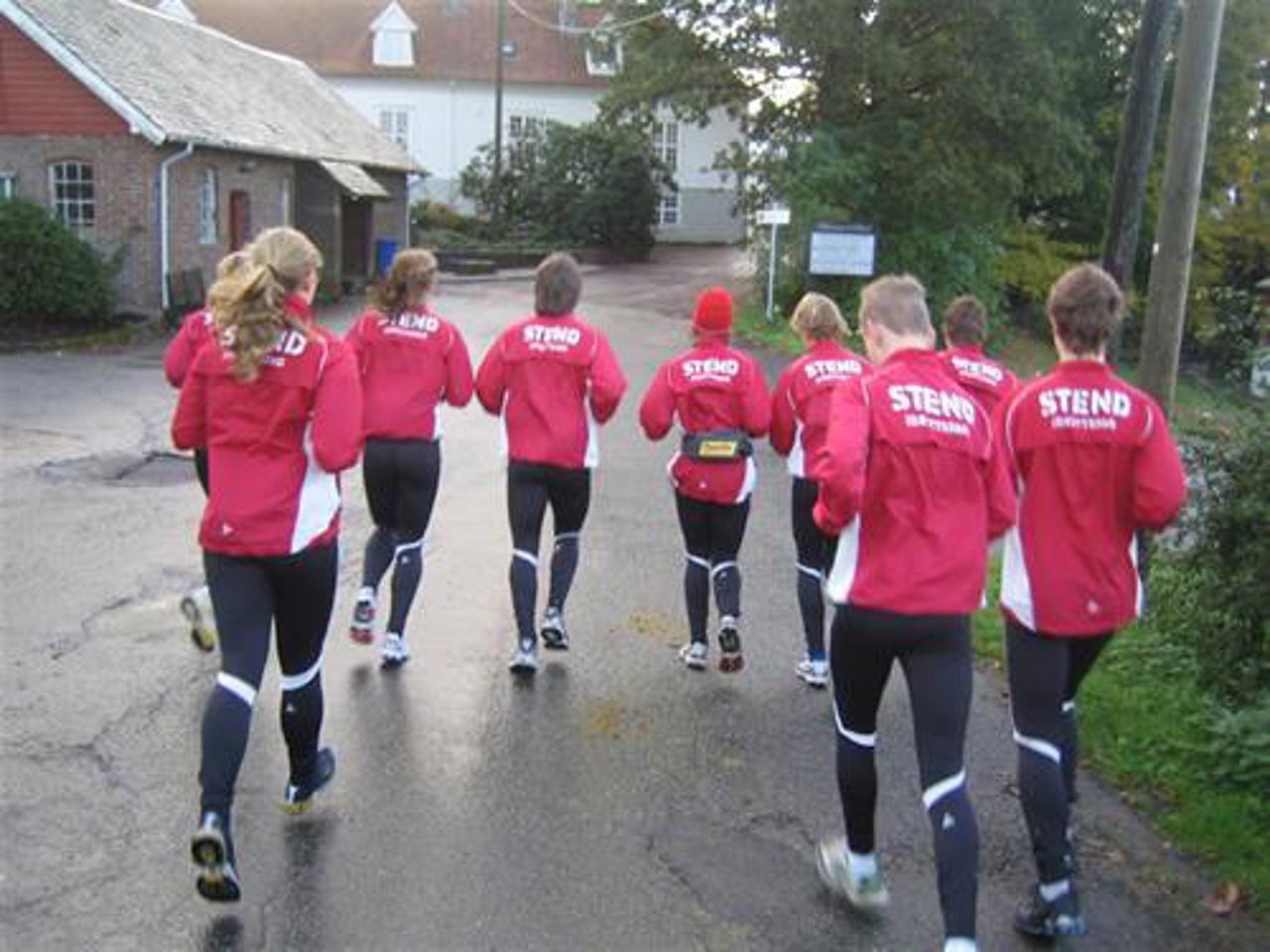 Elever som jogger